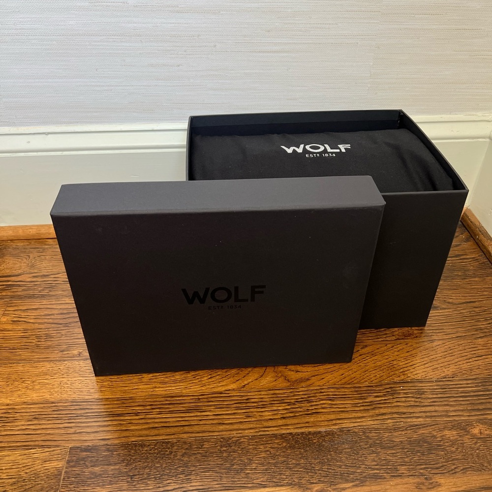 BRAND NEW WOLF Caroline Medium Jewelry Case.